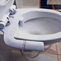 Накладка-биде для унитаза ZEIN, с подачей струи, регулировка давления, 2 режима Накладка-биде для унитаза ZEIN, с подачей струи, регулировка давления, 2 режима