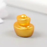 Сувенир полистоун "Пирамида из слитков золота" 2,5х2,2 см