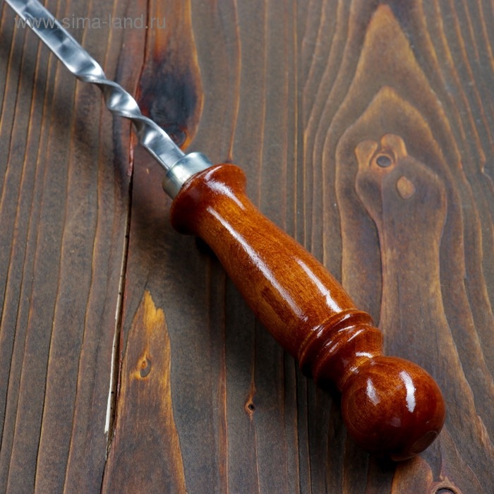 Шампур с деревянной ручкой, рабочая длина - 60 см, ширина - 10 мм, толщина - 2.5 мм, с узором