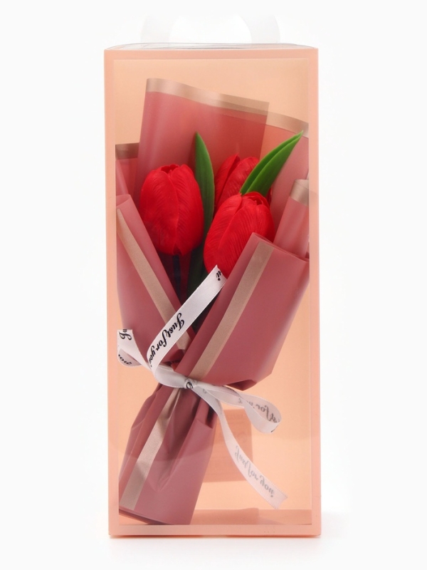 Букет из трех красных тюльпанов