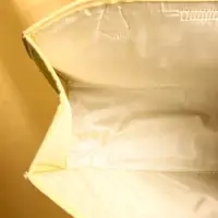 Сумка плетёная на застёжке из пандана 41х16х50 см, жёлто-белый