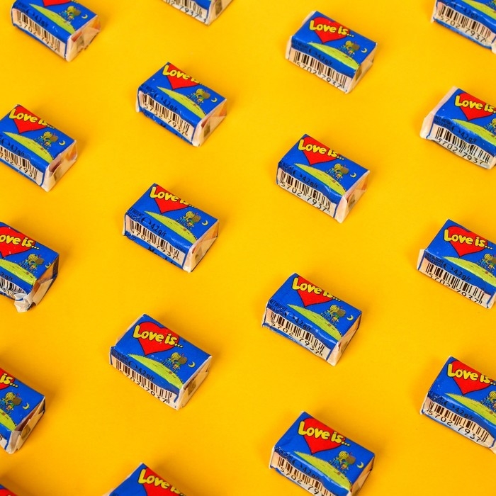 Жевательная резинка Love is, Банан клубника, 4.2 г, 20 шт