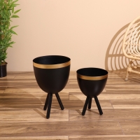 Кашпо на подставке "Блэки" металл (набор 2 шт), диаметр 28 и 23 см Кашпо на подставке "Блэки" металл (набор 2 шт), диаметр 28 и 23 см