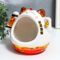 Сувенир подставка керамика "Манэки-нэко со свитком и колокольчиком" МИКС 21х16х20 см Сувенир подставка керамика "Манэки-нэко со свитком и колокольчиком" МИКС 21х16х20 см