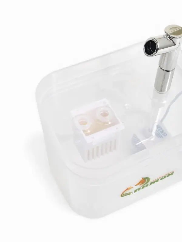 Фонтан для кошек и собак 1,5 л, 16,5 х 13 х 12 см, евророзетка, прозрачный