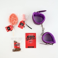 Минигифтбокс «П*здатой тёлочки»: леденец, мармелад, чай, наручники Минигифтбокс «П*здатой тёлочки»: леденец, мармелад, чай, наручники