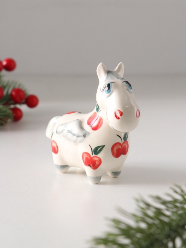 Статуэтка фарфоровая "Лошадь Пегас" /красное яблоко/, 8 см