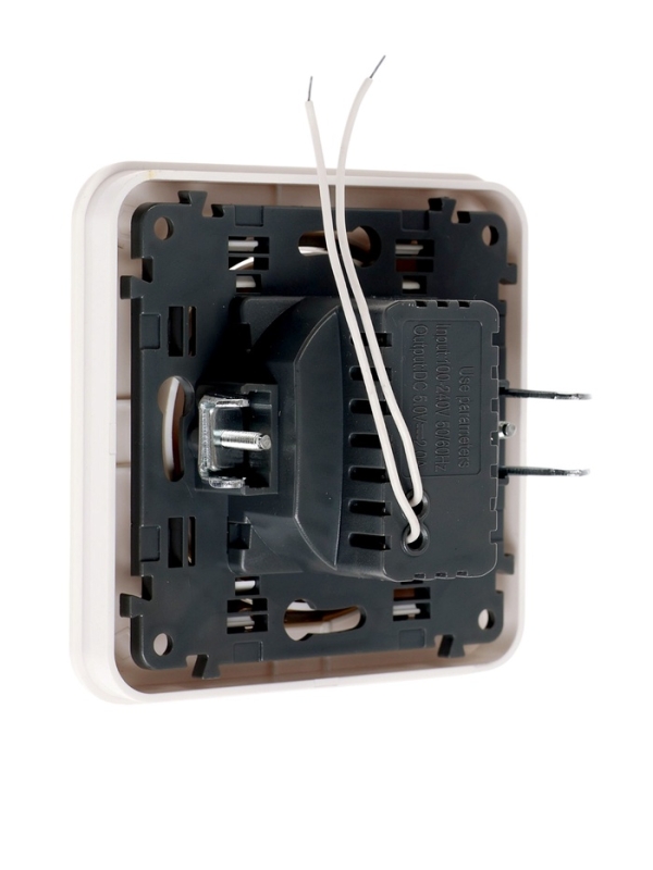 Розетка с 2 USB-A разъёмами, 2.1А, 5В, серия Розетка с 2 USB-A разъёмами, 2.1А, 5В, серия "Circular", 10 А, скрытая, серебристая рамка