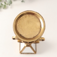 Подсвечник полистоун на 1 свечу "Зеркальная геральдическая лилия" 14х11х38,5 см