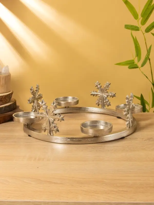 Подсвечник "Рождественский венок со снежинками" алюминий 32,5х32,5х11 см