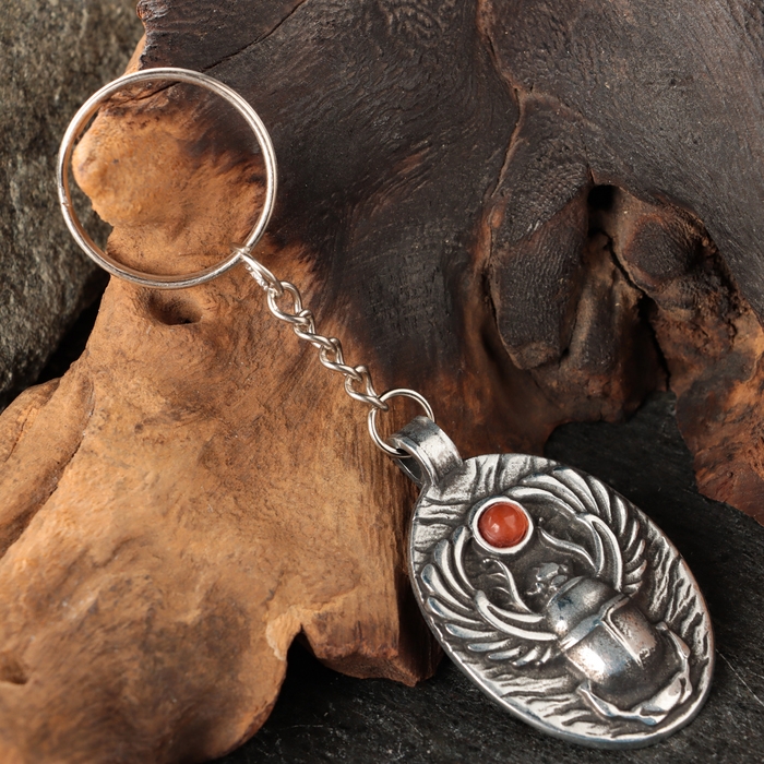 Амулет Амулет "Скарабей" с камнем сердолик, 30х47 мм, металлический