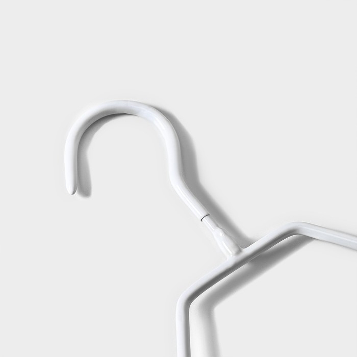 Плечики - вешалки для одежды антискользящие, набор 5 шт, 39&times;20,5 см, металл с ПВХ покрытием, цвет белый