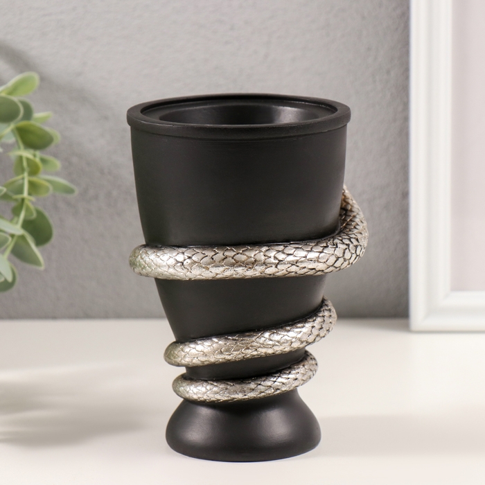 Подсвечник полистоун на 1 свечу "Змея и кубок" серебро 11,5х10х14,3 см