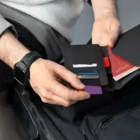 Автобумажник Arrival, черный с красным