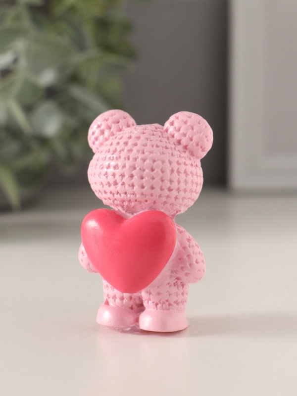 Сувенир полистоун "Вязаный мишка с большим сердцем" набор 4 шт 2,7х4х6 см