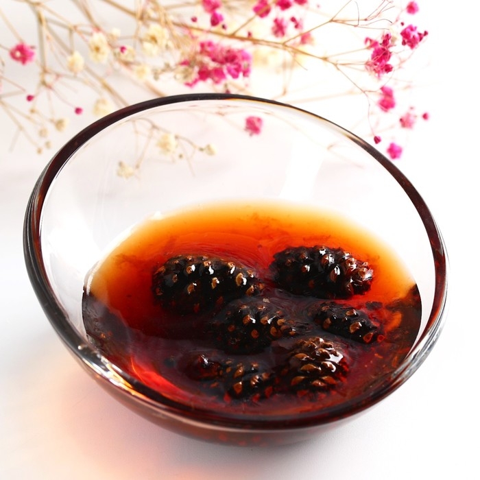 Набор варенья с сосновыми шишками &laquo;8 марта&raquo;, вкусы: имбирь, брусника, клюква, 30 г. x 3 шт.