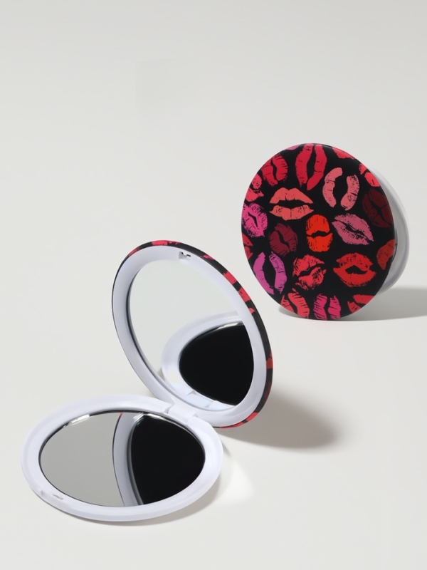 Зеркало складное круг (2) с/увел d7,3см ПОЦЕЛУИ МИКС пласт пакет QF