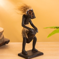 Сувенир "Абориген барабанщик" дерево, 8х9х22 см