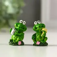 Сувенир полистоун "Лягушонок на полянке" МИКС 2х1,8х3,5 см