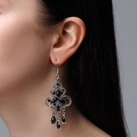 Серьги висячие со стразами &laquo;Восток&raquo; трилистник, цвет чёрный в чернёном серебре, 8 см