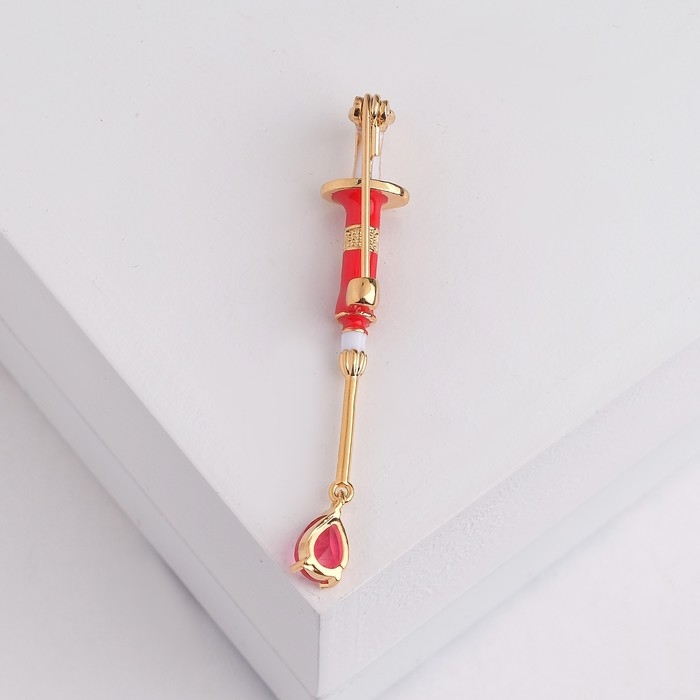 Брошь &laquo;Шприц&raquo; медицинский, цвет красный в золоте