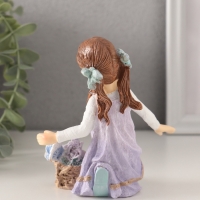 Сувенир полистоун "Девочка в сиреневом сарафане с корзинкой цветов" 11х6,5х12 см