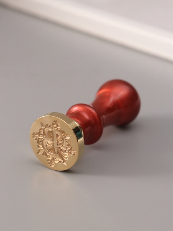 Печать для сургуча с пластиковой ручкой "Буква B на вензеле" 2,5х2,5х6,3 см