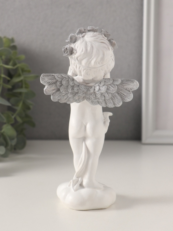 Сувенир полистоун "Ангелочек с сердцем в руках, с венком в волосах" 8,5х7х16,5 см