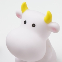 Ночник "Бычок" LED от батареек 3хLR44 белый 6х9х12 см RISALUX Ночник "Бычок" LED от батареек 3хLR44 белый 6х9х12 см RISALUX