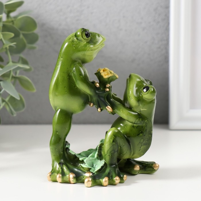 Сувенир полистоун "Лягушки с букетом" 5х12х12 см