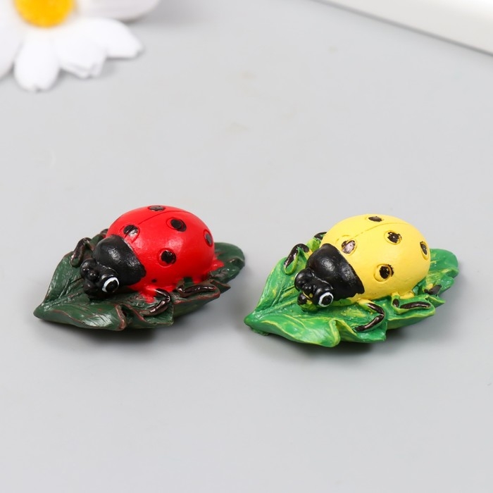 Фигурка для флорариума полистоун Фигурка для флорариума полистоун "Божья коровка на листочке" МИКС 4,6х3х1,8 см