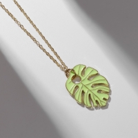 Кулон &laquo;Прелесть&raquo; лист монстера, цвет салатовый в золоте, 40 см