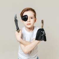 Карнавальный набор "В поисках клада" с игрой бродилкой Карнавальный набор "В поисках клада" с игрой бродилкой