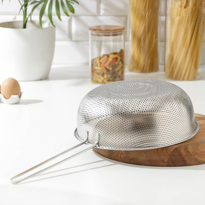 Дуршлаг из нержавеющей стали «Марко», d=25 см, длинная ручка, цвет хромированный Дуршлаг из нержавеющей стали «Марко», d=25 см, длинная ручка, цвет хромированный