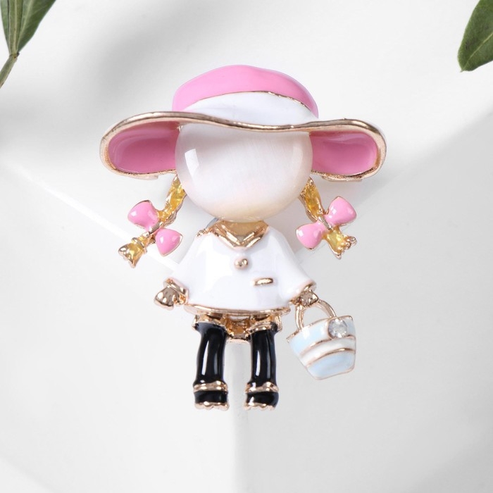 Брошь &laquo;Девочка&raquo; в шляпке, цветная в золоте