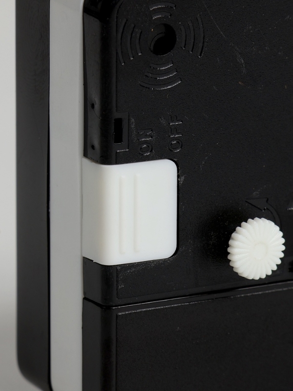 Часы будильник настольные, на батарейках, с подсветкой, 5.6 х 5.6 х2.5см, циферблат d-5 см