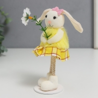 Сувенир "Зайка с цветком в клетчатой юбочке" 13 см Сувенир "Зайка с цветком в клетчатой юбочке" 13 см