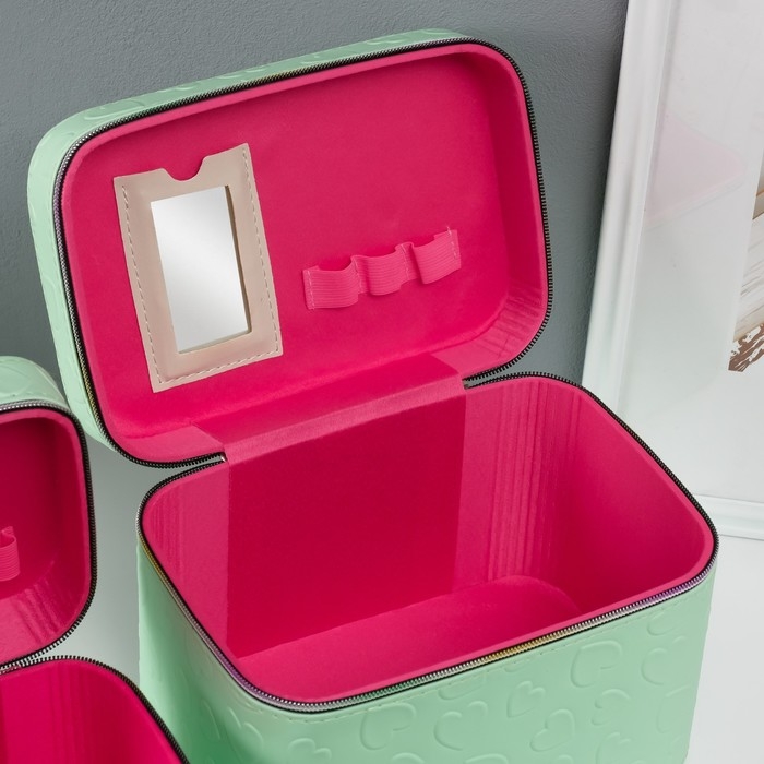 Шкатулка кожзам с зеркалом "Сердца" св-зелёная набор 3 шт 19х10,5х10,5 21х13х14 15х23х17 см