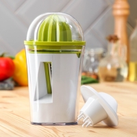Овощерезка спиральная/соковыжималка с контейнером Доляна, 2 в 1, 10×9,9×8,6 см, цвет зелёный, белый Овощерезка спиральная/соковыжималка с контейнером Доляна, 2 в 1, 10×9,9×8,6 см, цвет зелёный, белый