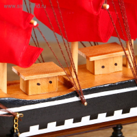 Корабль сувенирный средний &laquo;Флора&raquo;, борта чёрные с белой полосой, паруса алые, 32х6,5х31 см