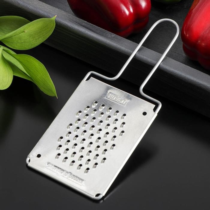 Тёрка плоская для моркови &laquo;Помощник&raquo;, 8,5&times;20 см