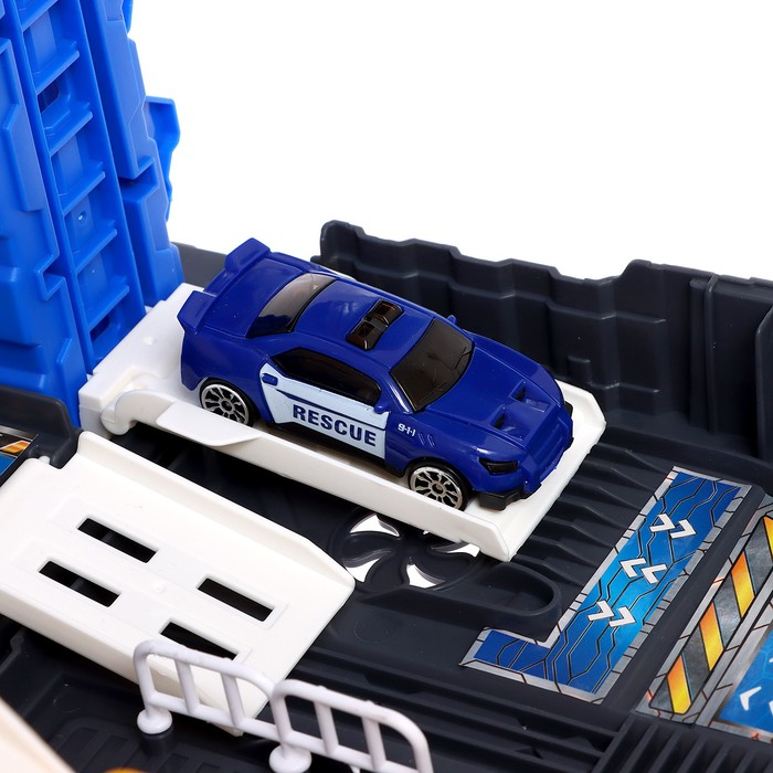 Парковка &laquo;Полиция&raquo;, в чемодане