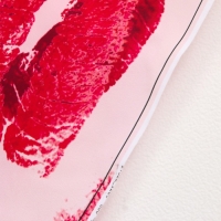 Фотофон винил "Отпечатки губ" 120х80 см Фотофон винил "Отпечатки губ" 120х80 см