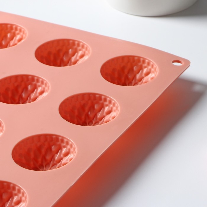 Форма для конфет и шоколада Доляна &laquo;Хризантема&raquo;, силикон, 30&times;18&times;2 см, 15 ячеек, цвет персиковый