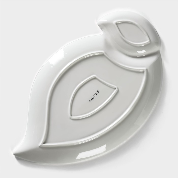 Блюдо фарфоровое с соусником Magistro &laquo;Лист Бланш&raquo;, 33,5&times;20 см, цвет белый