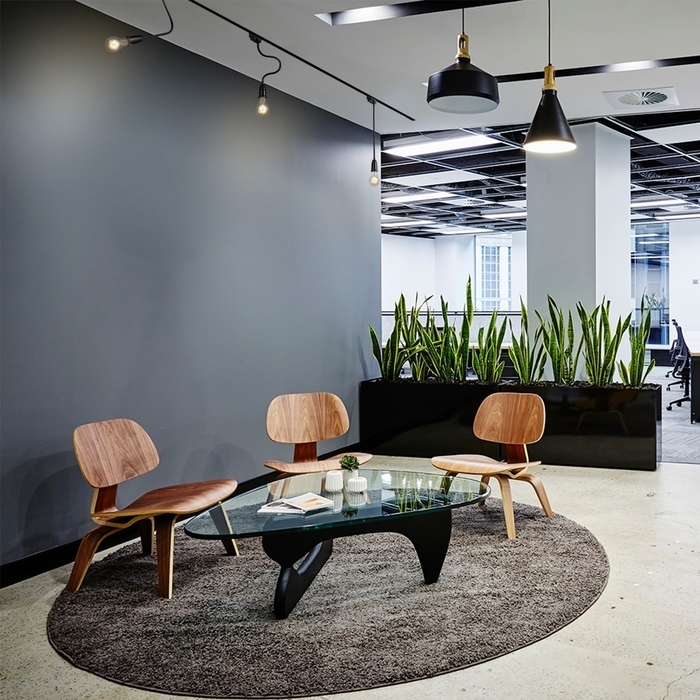 Светильник трековый "Снейк" Е27 40Вт черный 3,5х3,5х40см