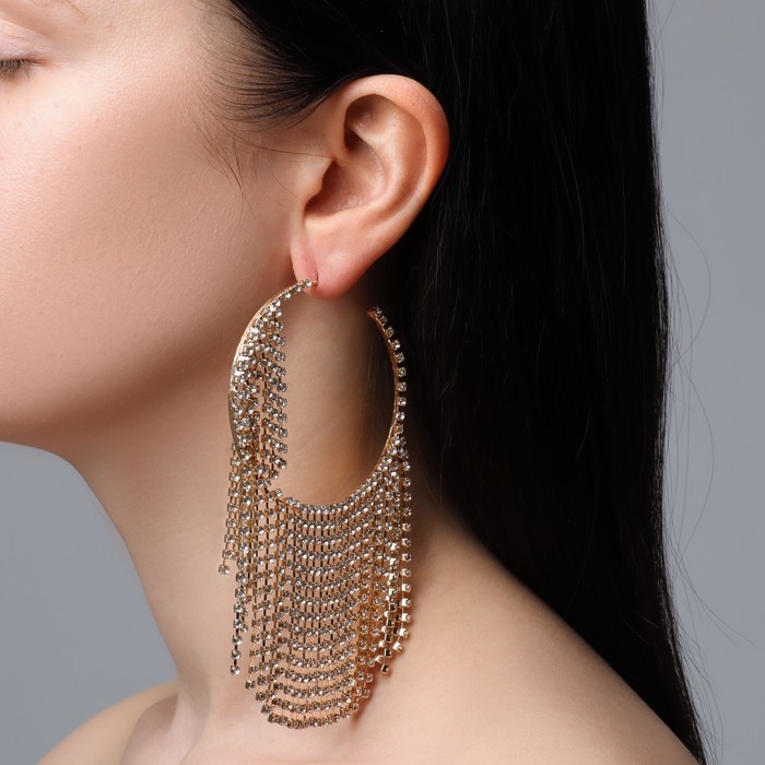 Серьги висячие со стразами &laquo;Водопад&raquo; нити на крупных кольцах, цвет белый в золоте, 12 см