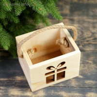 Кашпо деревянное "Новогодний подарок", ручка- шнур, 12,5х10,5х9,5см