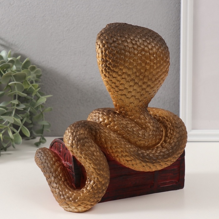 Копилка Копилка"КОБРА НА СУНДУКЕ " 20 х 17 х 12 см.