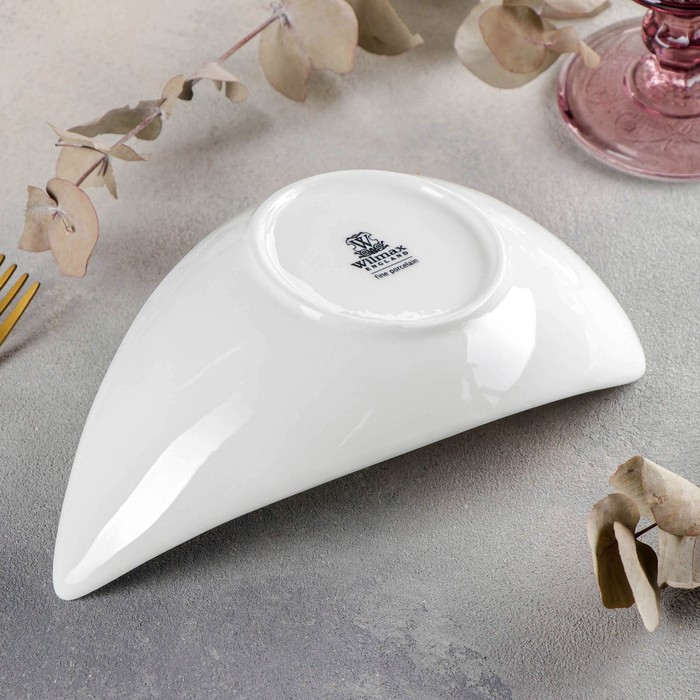 Блюдо фарфоровое овальное Wilmax, 19,5&times;11 см, цвет белый